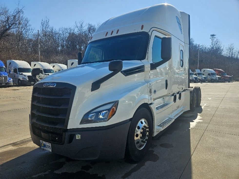 Sleeper Tractor-Heavy Duty Tractors-Freightliner-2020-T12664ST-Moberly-MO-674,848\n\t\tmiles-$ 46,750 - Image 3