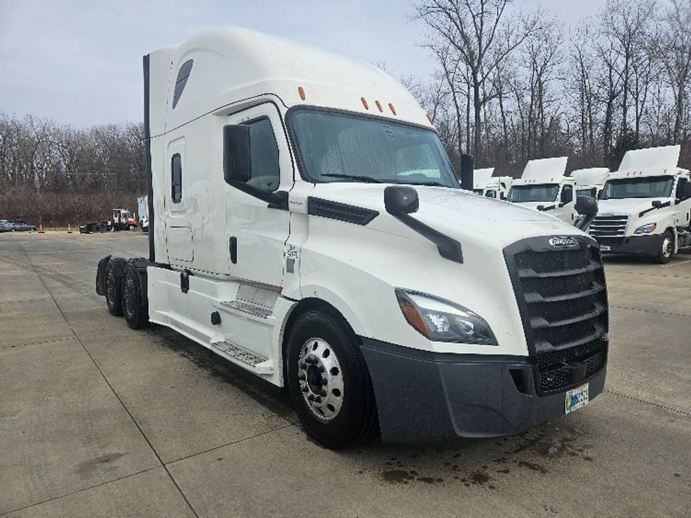 Sleeper Tractor-Heavy Duty Tractors-Freightliner-2020-T12664ST-Moberly-MO-680,905\n\t\tmiles-$ 46,500 - Image 1