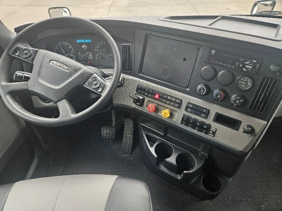 Sleeper Tractor-Heavy Duty Tractors-Freightliner-2020-T12664ST-Moberly-MO-680,905\n\t\tmiles-$ 46,500 - Image 11
