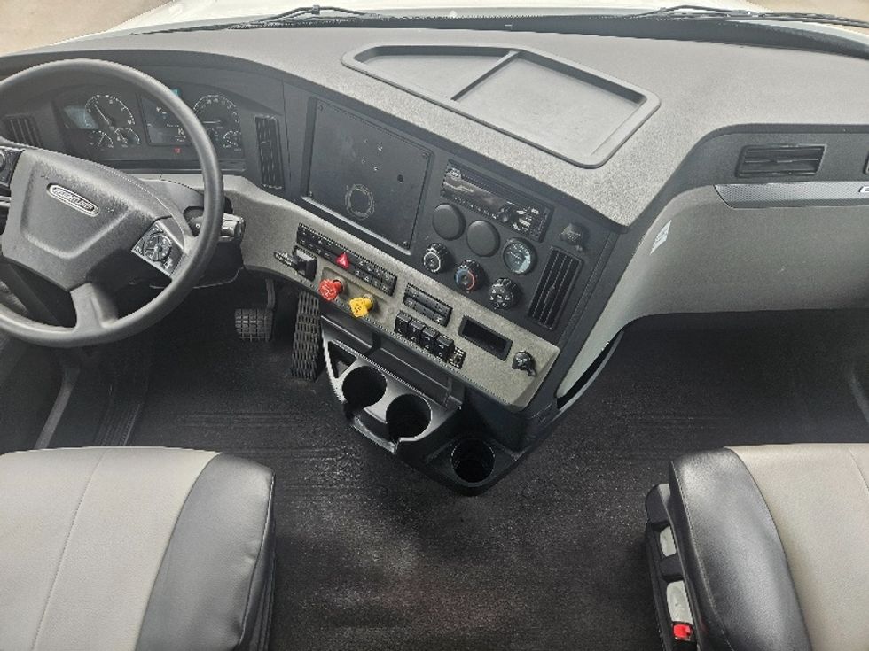 Sleeper Tractor-Heavy Duty Tractors-Freightliner-2020-T12664ST-Moberly-MO-680,905\n\t\tmiles-$ 46,500 - Image 12