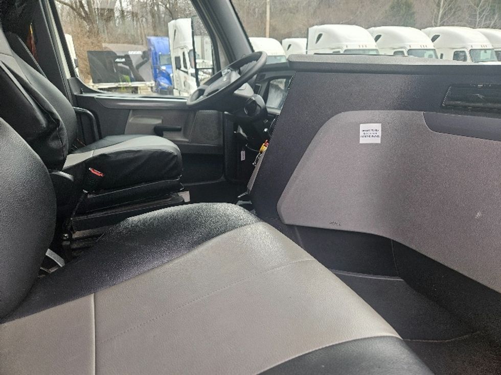 Sleeper Tractor-Heavy Duty Tractors-Freightliner-2020-T12664ST-Moberly-MO-680,905\n\t\tmiles-$ 46,500 - Image 15