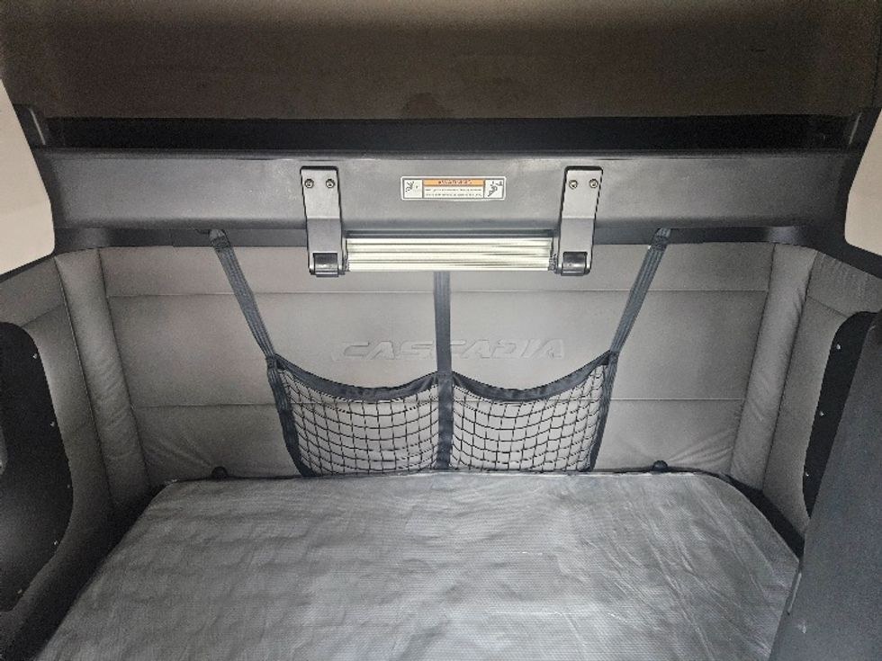 Sleeper Tractor-Heavy Duty Tractors-Freightliner-2020-T12664ST-Moberly-MO-680,905\n\t\tmiles-$ 46,500 - Image 16