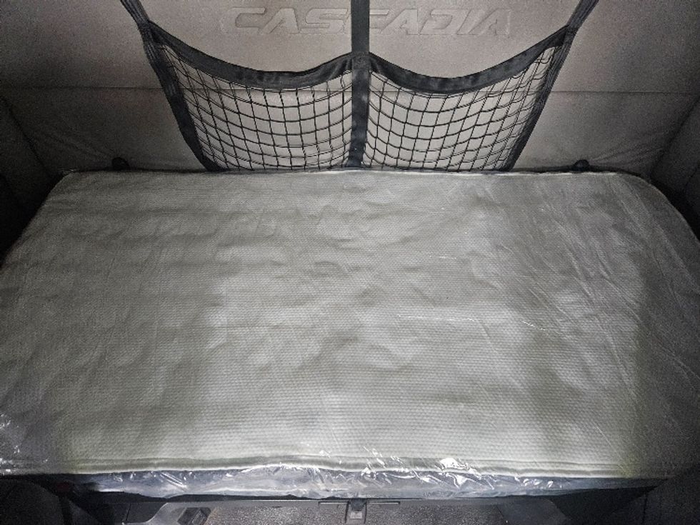 Sleeper Tractor-Heavy Duty Tractors-Freightliner-2020-T12664ST-Moberly-MO-680,905\n\t\tmiles-$ 46,500 - Image 17