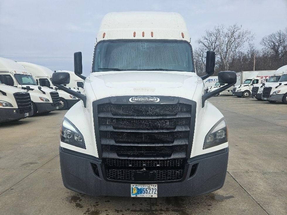 Sleeper Tractor-Heavy Duty Tractors-Freightliner-2020-T12664ST-Moberly-MO-680,905\n\t\tmiles-$ 46,500 - Image 2