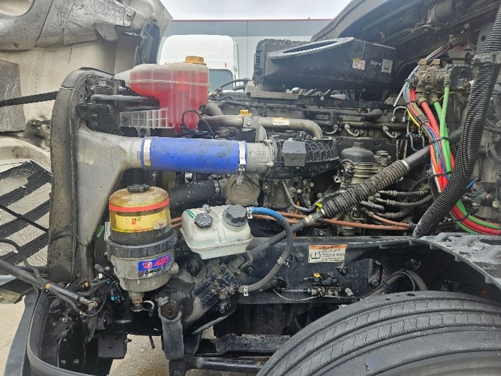 Sleeper Tractor-Heavy Duty Tractors-Freightliner-2020-T12664ST-Moberly-MO-680,905\n\t\tmiles-$ 46,500 - Image 21