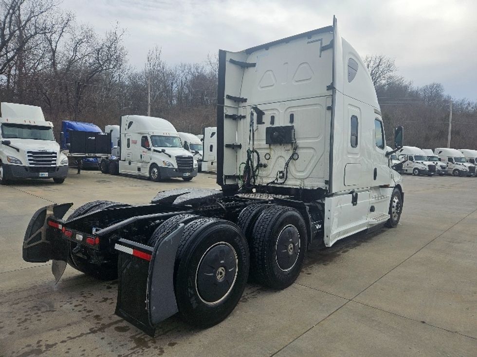 Sleeper Tractor-Heavy Duty Tractors-Freightliner-2020-T12664ST-Moberly-MO-680,905\n\t\tmiles-$ 46,500 - Image 7