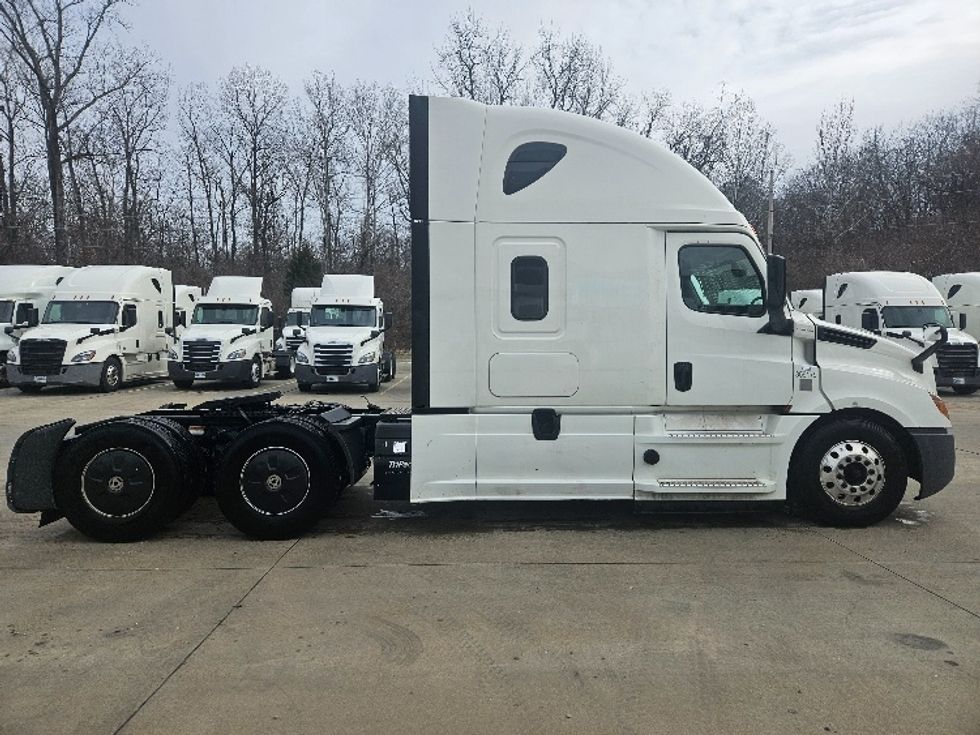 Sleeper Tractor-Heavy Duty Tractors-Freightliner-2020-T12664ST-Moberly-MO-680,905\n\t\tmiles-$ 46,500 - Image 8