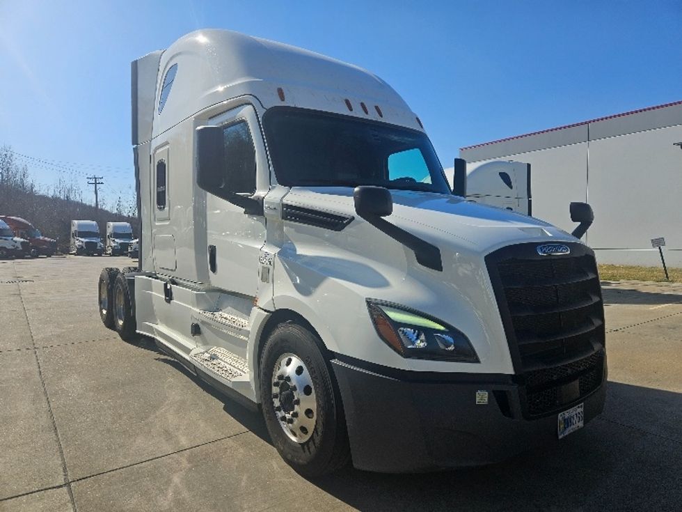 Sleeper Tractor-Heavy Duty Tractors-Freightliner-2020-T12664ST-Moberly-MO-681,531\n\t\tmiles-$ 46,250 - Image 1