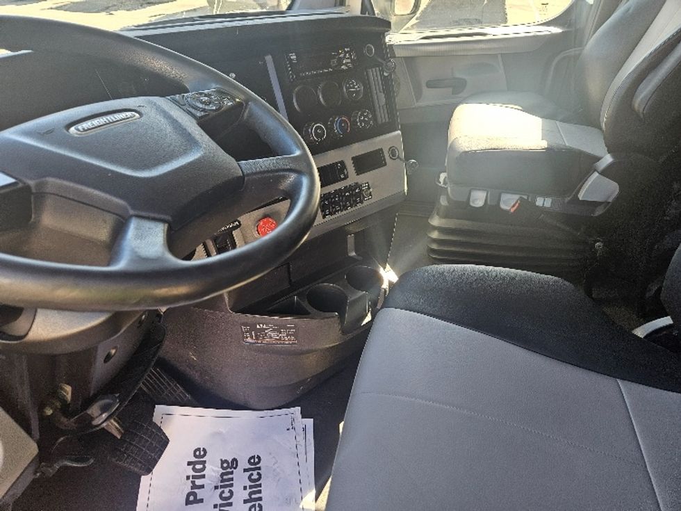 Sleeper Tractor-Heavy Duty Tractors-Freightliner-2020-T12664ST-Moberly-MO-681,531\n\t\tmiles-$ 46,250 - Image 10