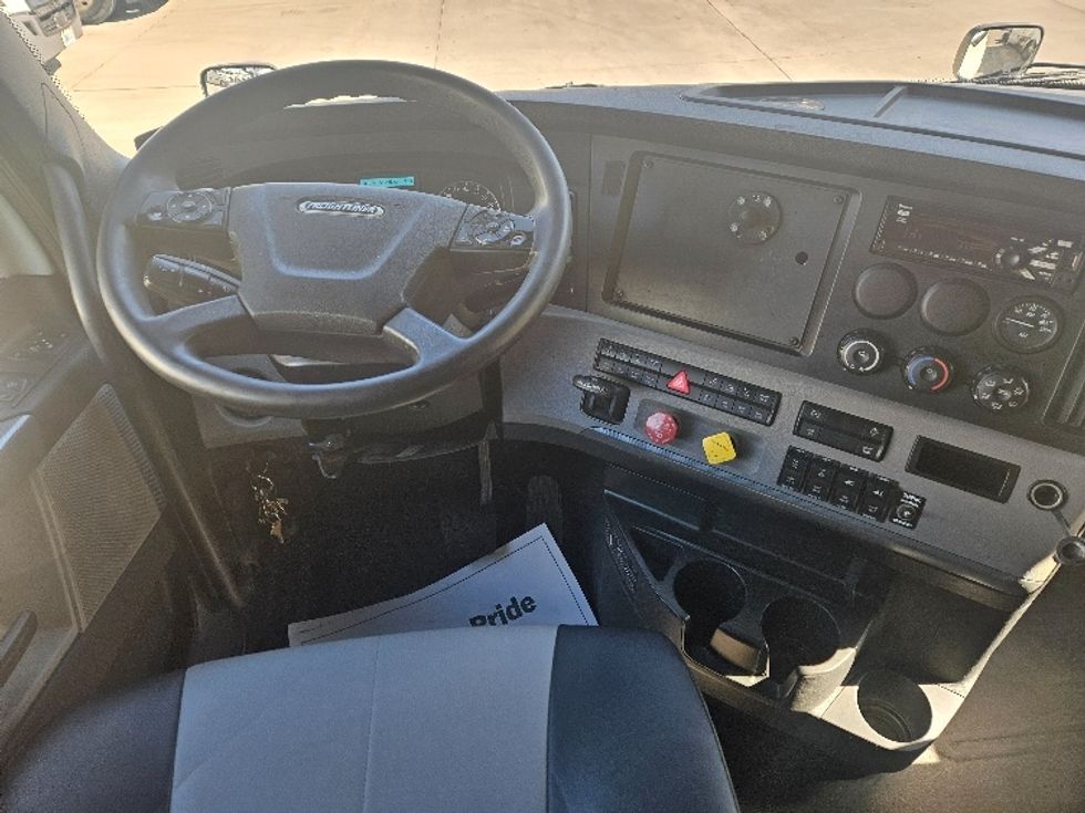 Sleeper Tractor-Heavy Duty Tractors-Freightliner-2020-T12664ST-Moberly-MO-681,531\n\t\tmiles-$ 46,250 - Image 11