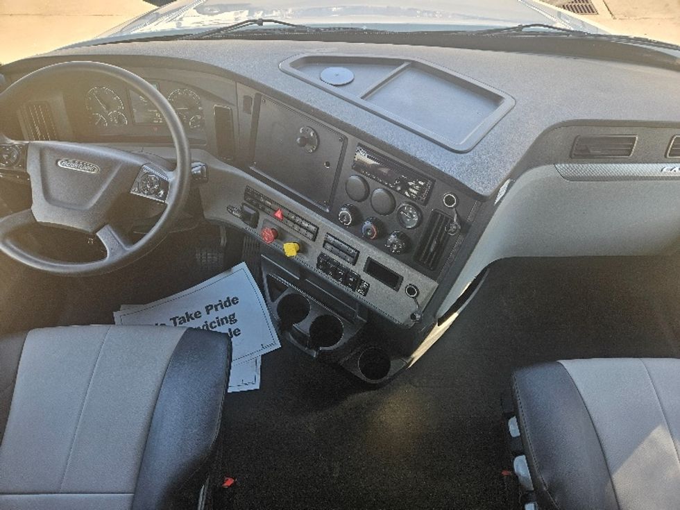 Sleeper Tractor-Heavy Duty Tractors-Freightliner-2020-T12664ST-Moberly-MO-681,531\n\t\tmiles-$ 46,250 - Image 12