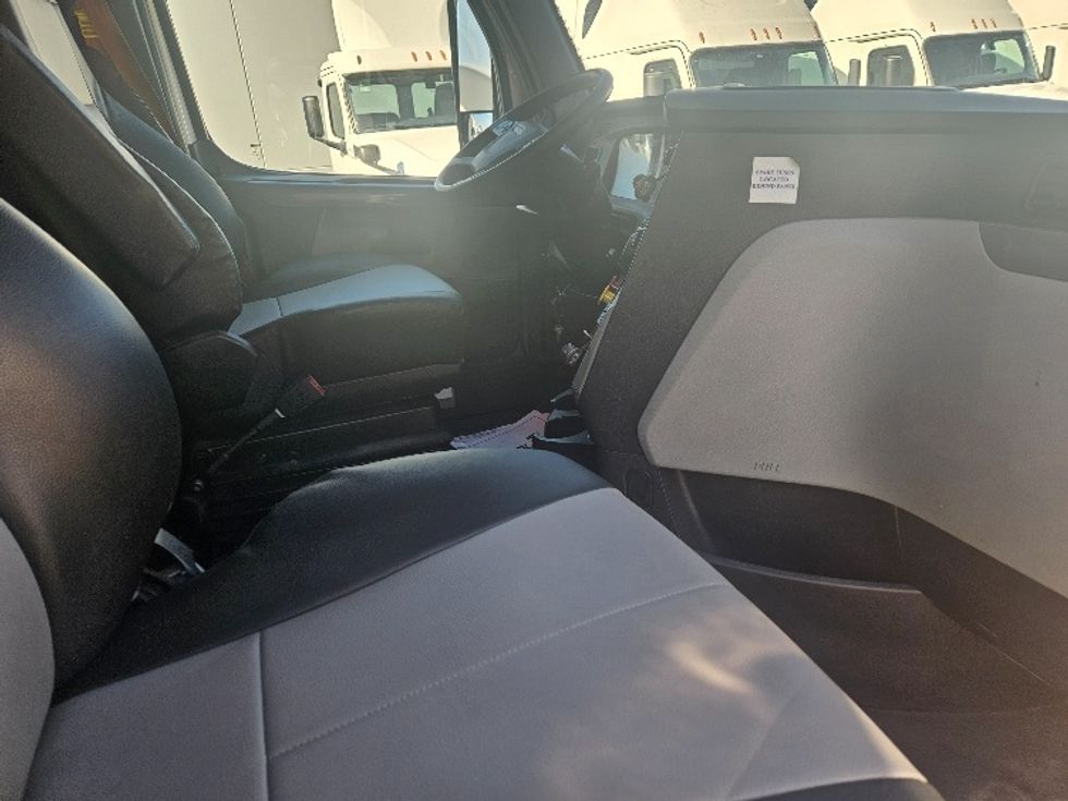 Sleeper Tractor-Heavy Duty Tractors-Freightliner-2020-T12664ST-Moberly-MO-681,531\n\t\tmiles-$ 46,250 - Image 15