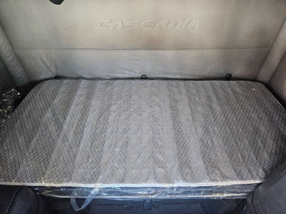 Sleeper Tractor-Heavy Duty Tractors-Freightliner-2020-T12664ST-Moberly-MO-681,531\n\t\tmiles-$ 46,250 - Image 17