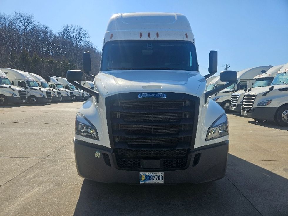 Sleeper Tractor-Heavy Duty Tractors-Freightliner-2020-T12664ST-Moberly-MO-681,531\n\t\tmiles-$ 46,250 - Image 2