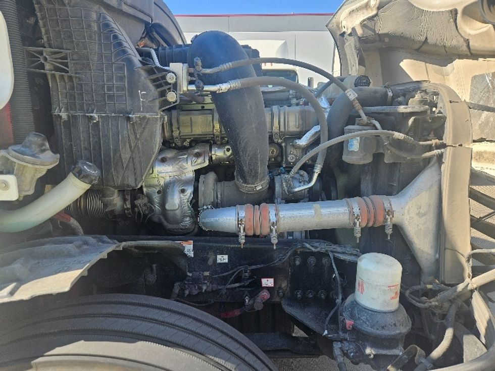 Sleeper Tractor-Heavy Duty Tractors-Freightliner-2020-T12664ST-Moberly-MO-681,531\n\t\tmiles-$ 46,250 - Image 20