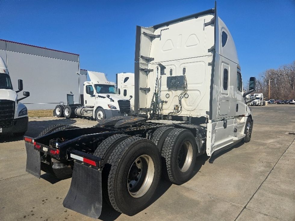Sleeper Tractor-Heavy Duty Tractors-Freightliner-2020-T12664ST-Moberly-MO-681,531\n\t\tmiles-$ 46,250 - Image 7