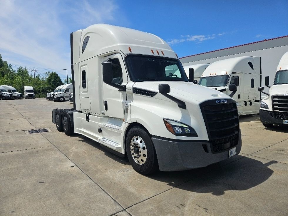 Sleeper Tractor-Heavy Duty Tractors-Freightliner-2020-T12664ST-Moberly-MO-683,870\n\t\tmiles-$ 49,500 - Image 1