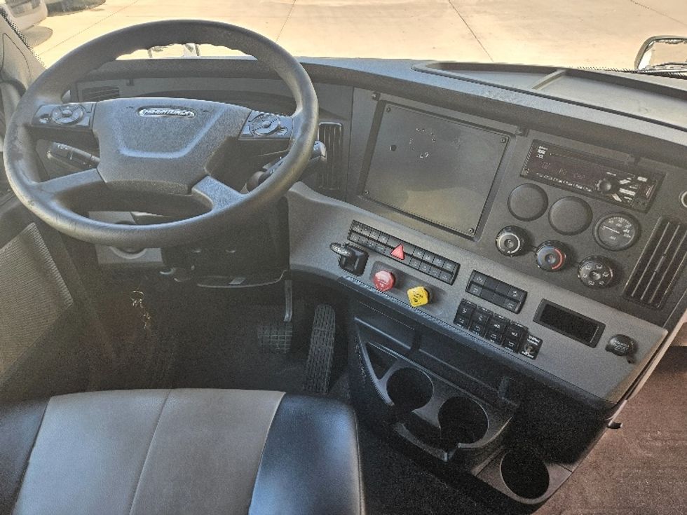 Sleeper Tractor-Heavy Duty Tractors-Freightliner-2020-T12664ST-Moberly-MO-683,870\n\t\tmiles-$ 49,500 - Image 11