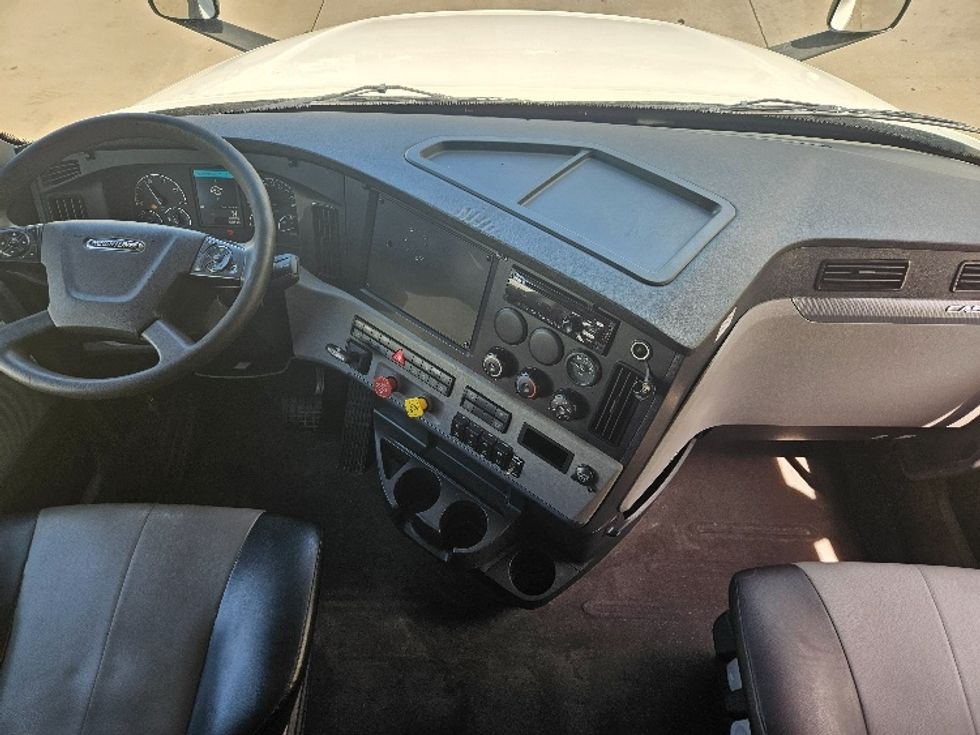 Sleeper Tractor-Heavy Duty Tractors-Freightliner-2020-T12664ST-Moberly-MO-683,870\n\t\tmiles-$ 49,500 - Image 12