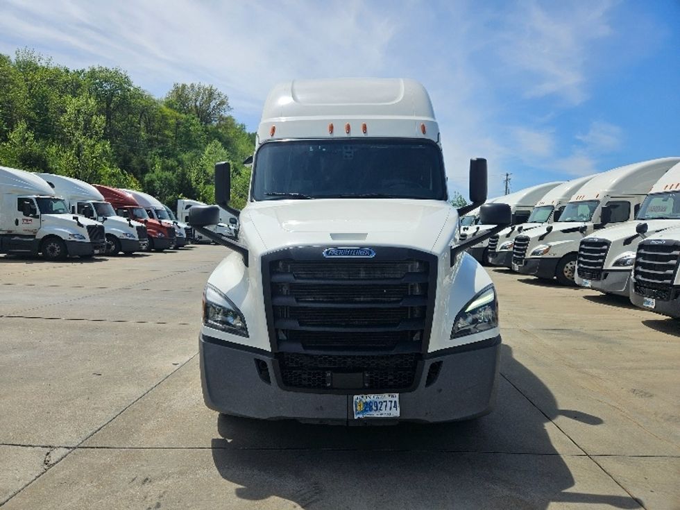 Sleeper Tractor-Heavy Duty Tractors-Freightliner-2020-T12664ST-Moberly-MO-683,870\n\t\tmiles-$ 49,500 - Image 2