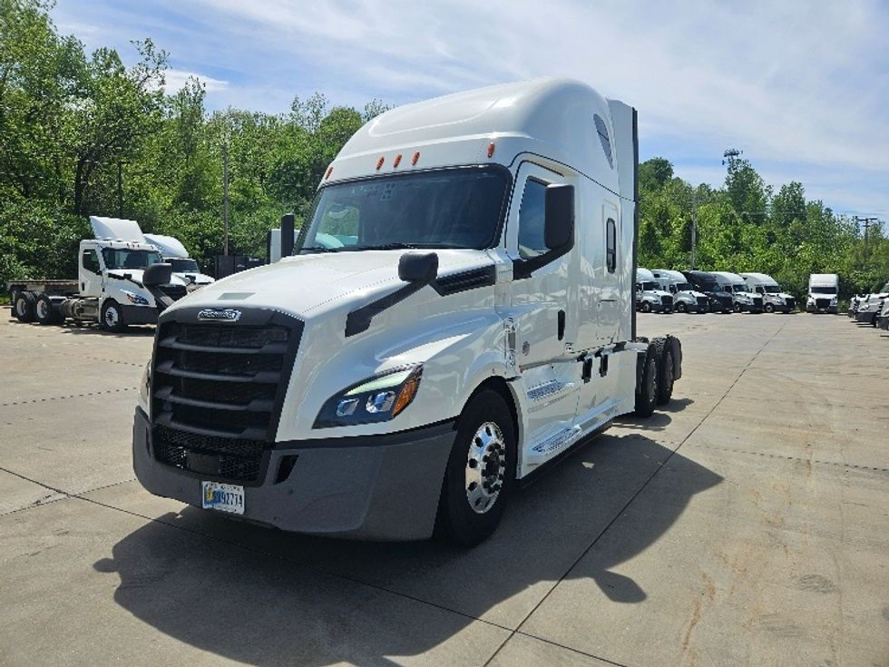 Sleeper Tractor-Heavy Duty Tractors-Freightliner-2020-T12664ST-Moberly-MO-683,870\n\t\tmiles-$ 49,500 - Image 3