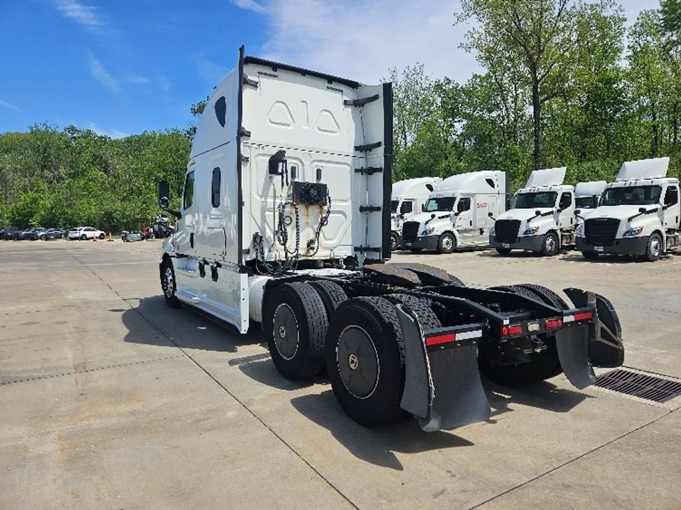 Sleeper Tractor-Heavy Duty Tractors-Freightliner-2020-T12664ST-Moberly-MO-683,870\n\t\tmiles-$ 49,500 - Image 5