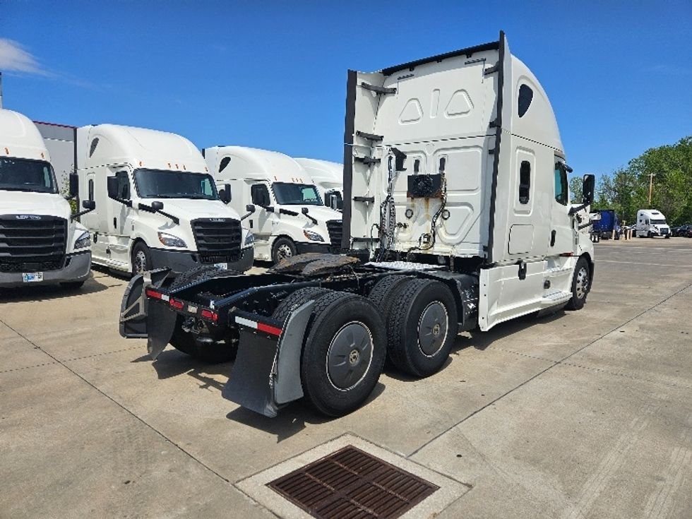 Sleeper Tractor-Heavy Duty Tractors-Freightliner-2020-T12664ST-Moberly-MO-683,870\n\t\tmiles-$ 49,500 - Image 7