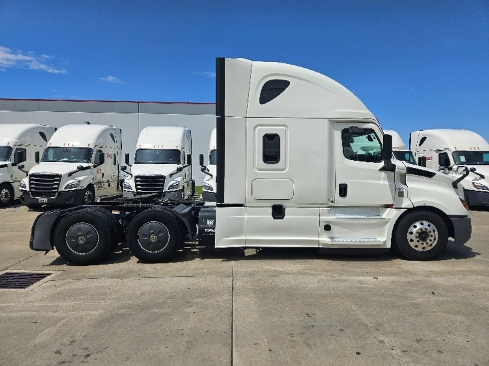 Sleeper Tractor-Heavy Duty Tractors-Freightliner-2020-T12664ST-Moberly-MO-683,870\n\t\tmiles-$ 49,500 - Image 8