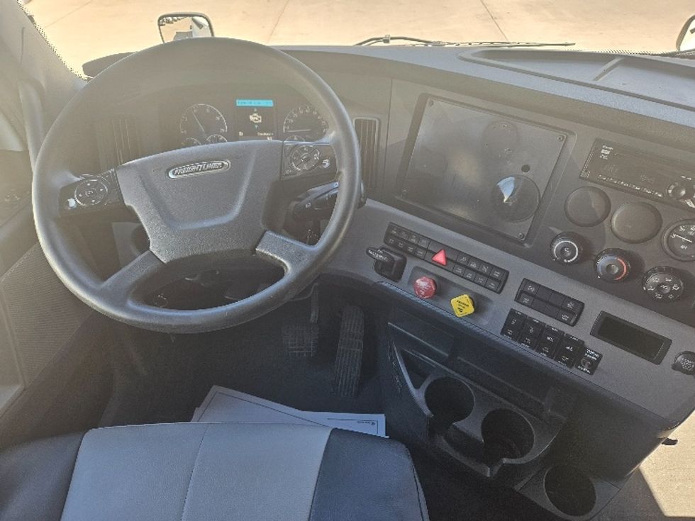 Sleeper Tractor-Heavy Duty Tractors-Freightliner-2020-T12664ST-Moberly-MO-685,647\n\t\tmiles-$ 46,750 - Image 11