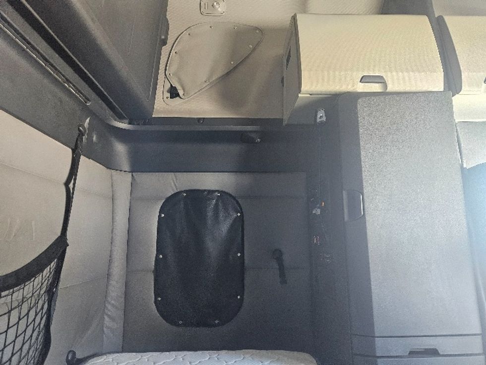 Sleeper Tractor-Heavy Duty Tractors-Freightliner-2020-T12664ST-Moberly-MO-685,647\n\t\tmiles-$ 46,750 - Image 18