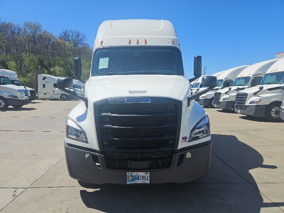 Sleeper Tractor-Heavy Duty Tractors-Freightliner-2020-T12664ST-Moberly-MO-685,647\n\t\tmiles-$ 46,750 - Image 2