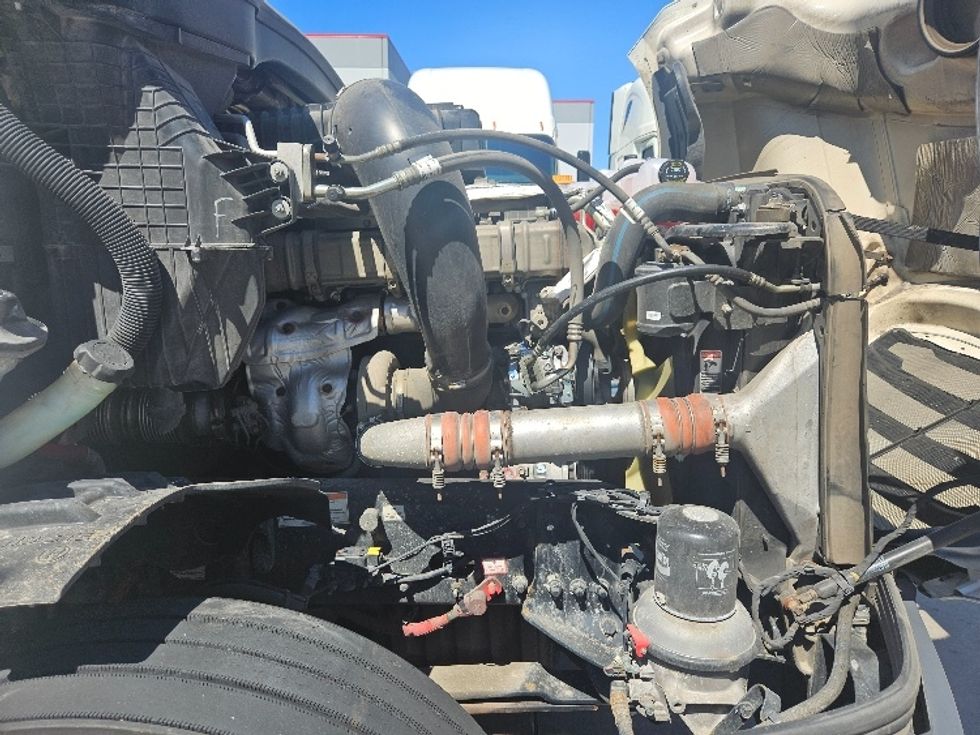 Sleeper Tractor-Heavy Duty Tractors-Freightliner-2020-T12664ST-Moberly-MO-685,647\n\t\tmiles-$ 46,750 - Image 20