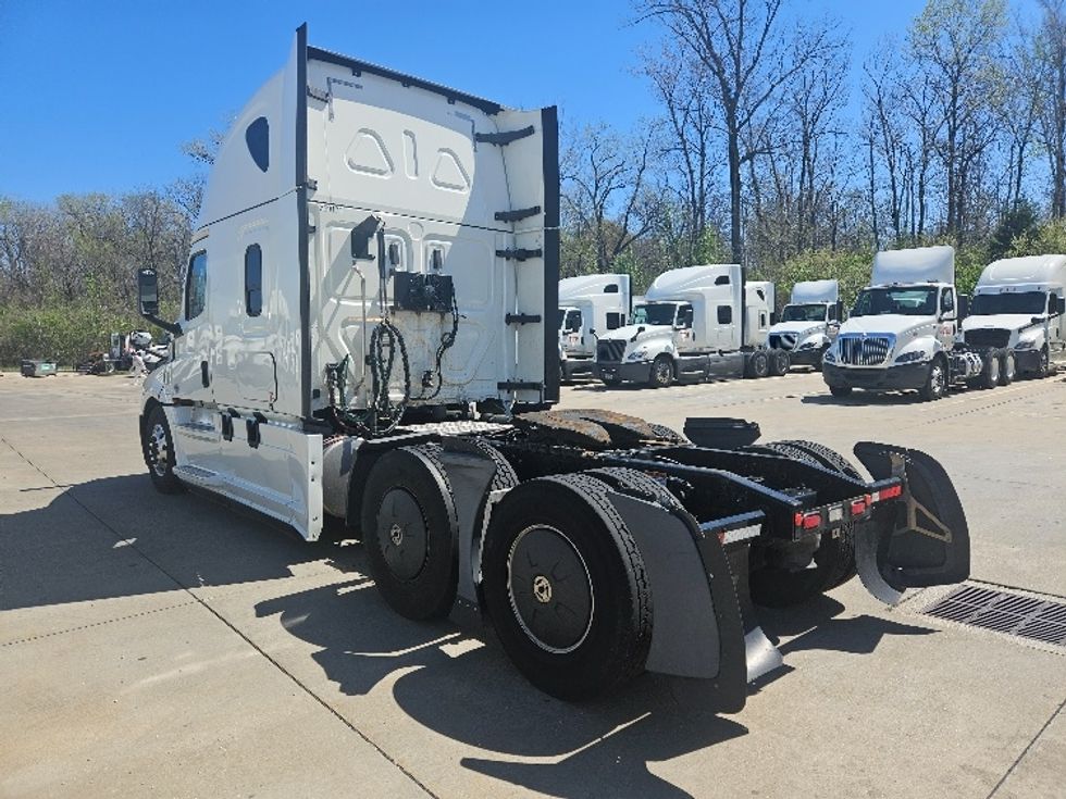 Sleeper Tractor-Heavy Duty Tractors-Freightliner-2020-T12664ST-Moberly-MO-685,647\n\t\tmiles-$ 46,750 - Image 5