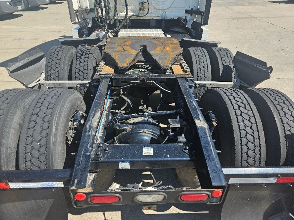 Sleeper Tractor-Heavy Duty Tractors-Freightliner-2020-T12664ST-Moberly-MO-685,647\n\t\tmiles-$ 46,750 - Image 6