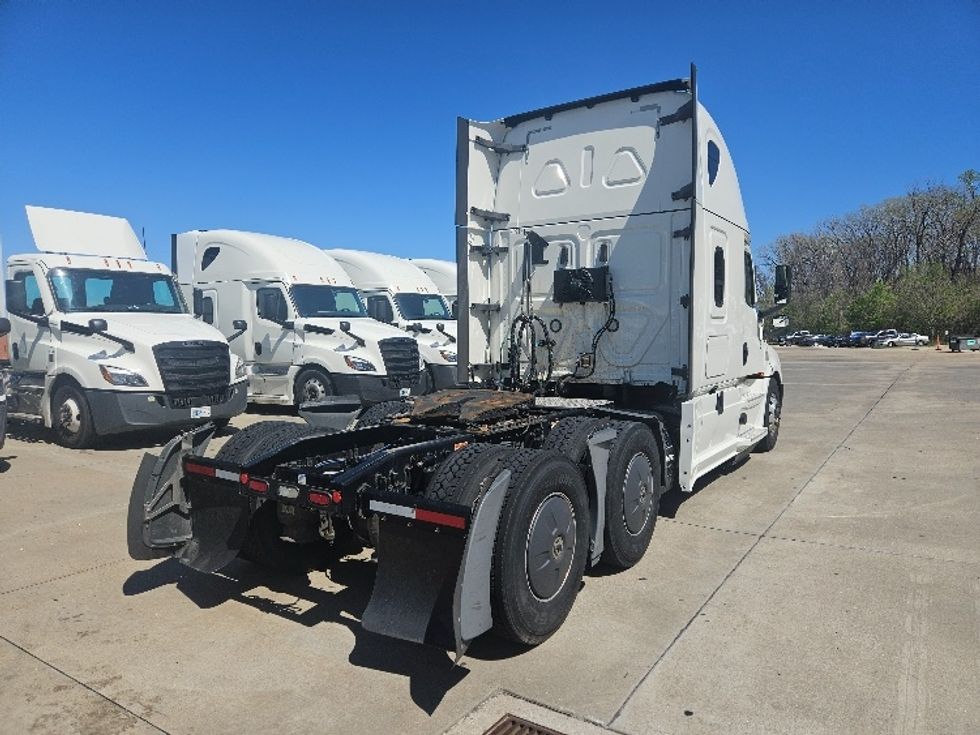 Sleeper Tractor-Heavy Duty Tractors-Freightliner-2020-T12664ST-Moberly-MO-685,647\n\t\tmiles-$ 46,750 - Image 7