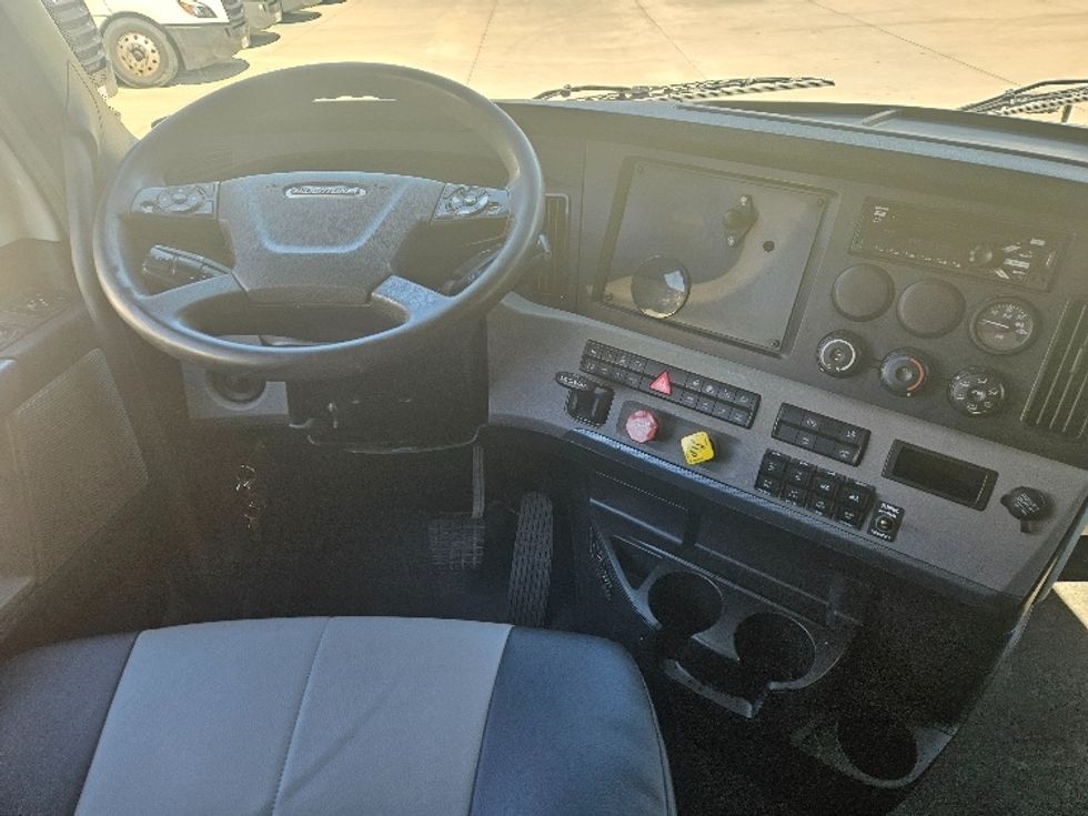 Sleeper Tractor-Heavy Duty Tractors-Freightliner-2020-T12664ST-Moberly-MO-699,635\n\t\tmiles-$ 46,000 - Image 11