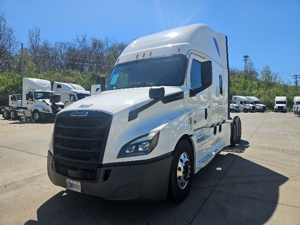 Sleeper Tractor-Heavy Duty Tractors-Freightliner-2020-T12664ST-Moberly-MO-699,635\n\t\tmiles-$ 46,000 - Image 3