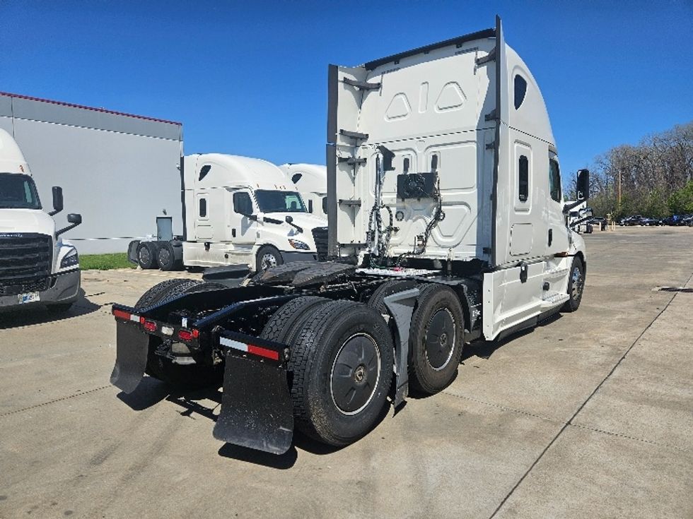 Sleeper Tractor-Heavy Duty Tractors-Freightliner-2020-T12664ST-Moberly-MO-699,635\n\t\tmiles-$ 46,000 - Image 7