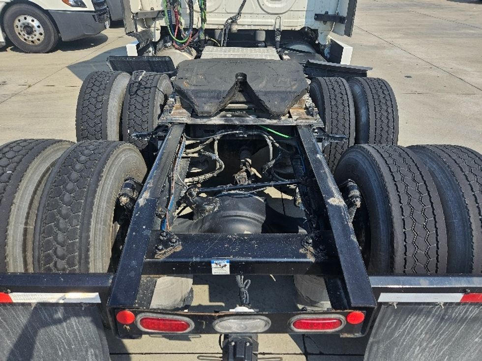 Sleeper Tractor-Heavy Duty Tractors-Freightliner-2020-T12664ST-Moberly-MO-702,539\n\t\tmiles-$ 49,500 - Image 6