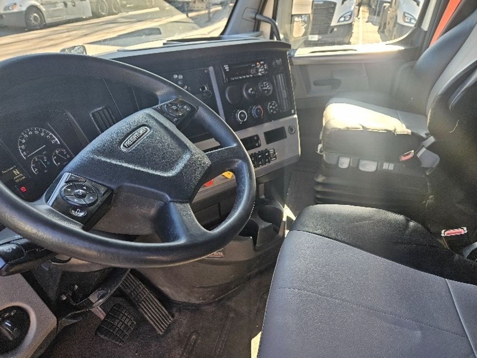 Sleeper Tractor-Heavy Duty Tractors-Freightliner-2020-T12664ST-Moberly-MO-708,217\n\t\tmiles-$ 44,250 - Image 10