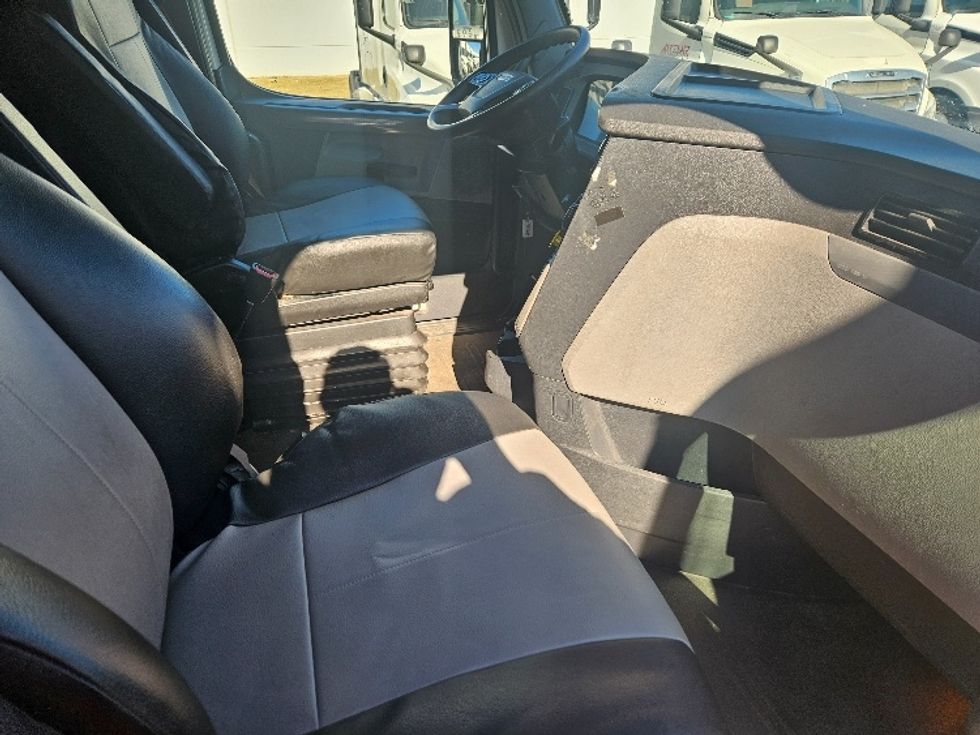 Sleeper Tractor-Heavy Duty Tractors-Freightliner-2020-T12664ST-Moberly-MO-708,217\n\t\tmiles-$ 44,250 - Image 15