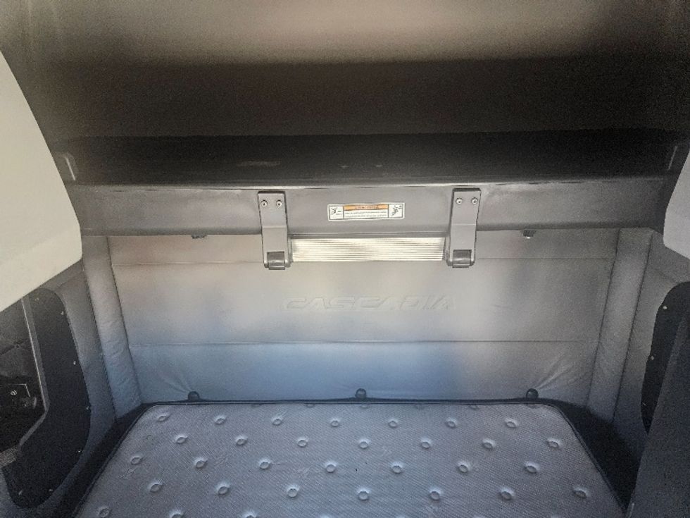 Sleeper Tractor-Heavy Duty Tractors-Freightliner-2020-T12664ST-Moberly-MO-708,217\n\t\tmiles-$ 44,250 - Image 16