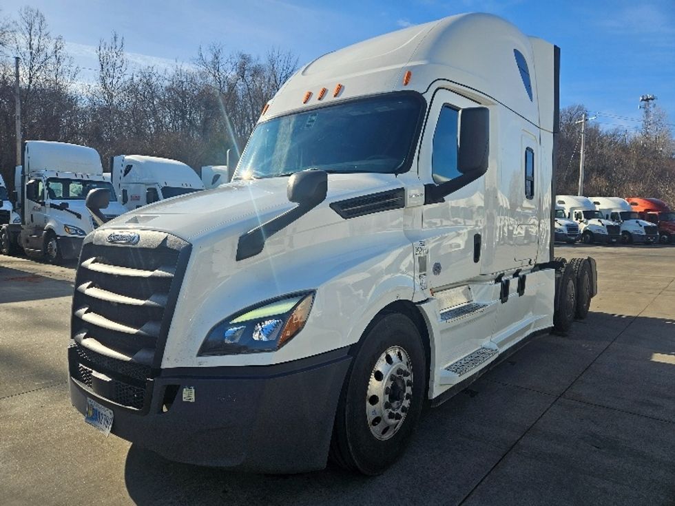 Sleeper Tractor-Heavy Duty Tractors-Freightliner-2020-T12664ST-Moberly-MO-708,217\n\t\tmiles-$ 44,250 - Image 3