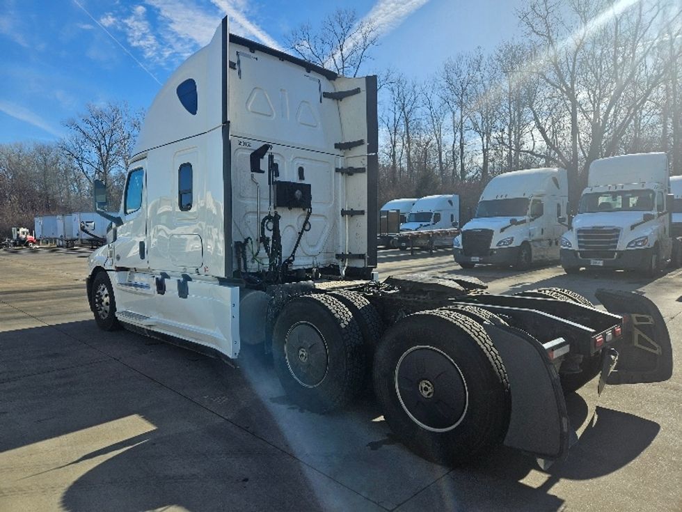 Sleeper Tractor-Heavy Duty Tractors-Freightliner-2020-T12664ST-Moberly-MO-708,217\n\t\tmiles-$ 44,250 - Image 5
