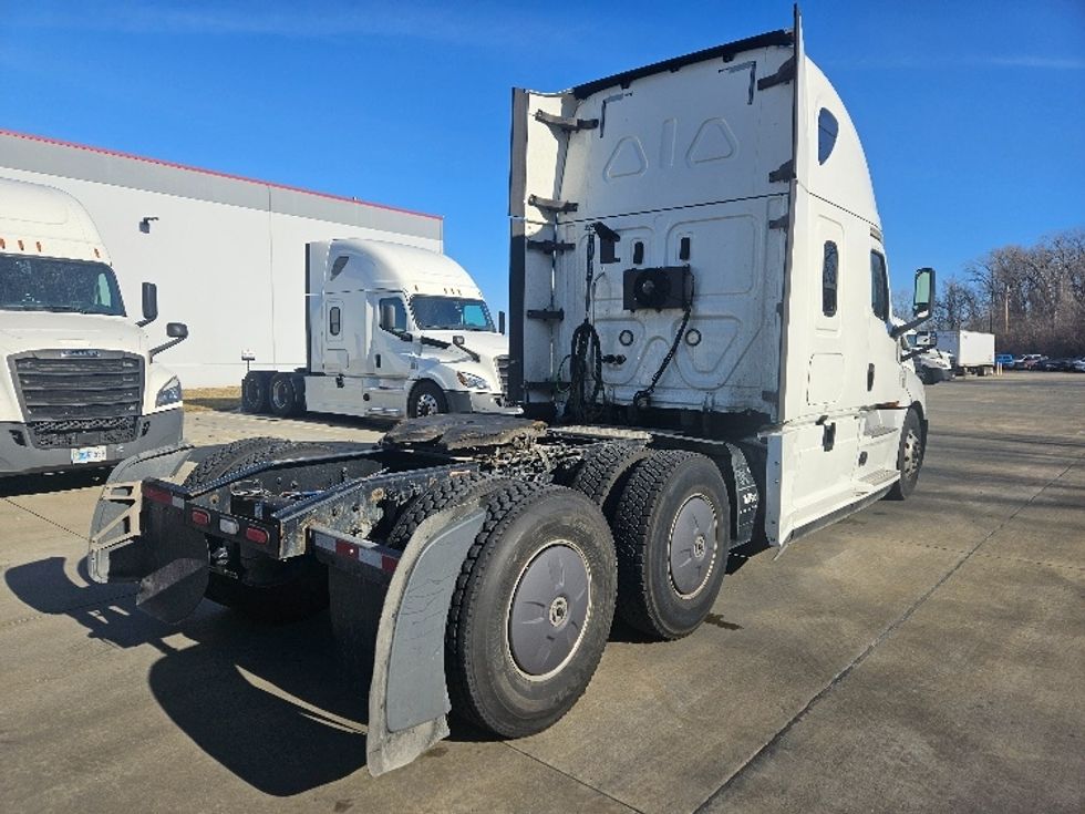 Sleeper Tractor-Heavy Duty Tractors-Freightliner-2020-T12664ST-Moberly-MO-708,217\n\t\tmiles-$ 44,250 - Image 7