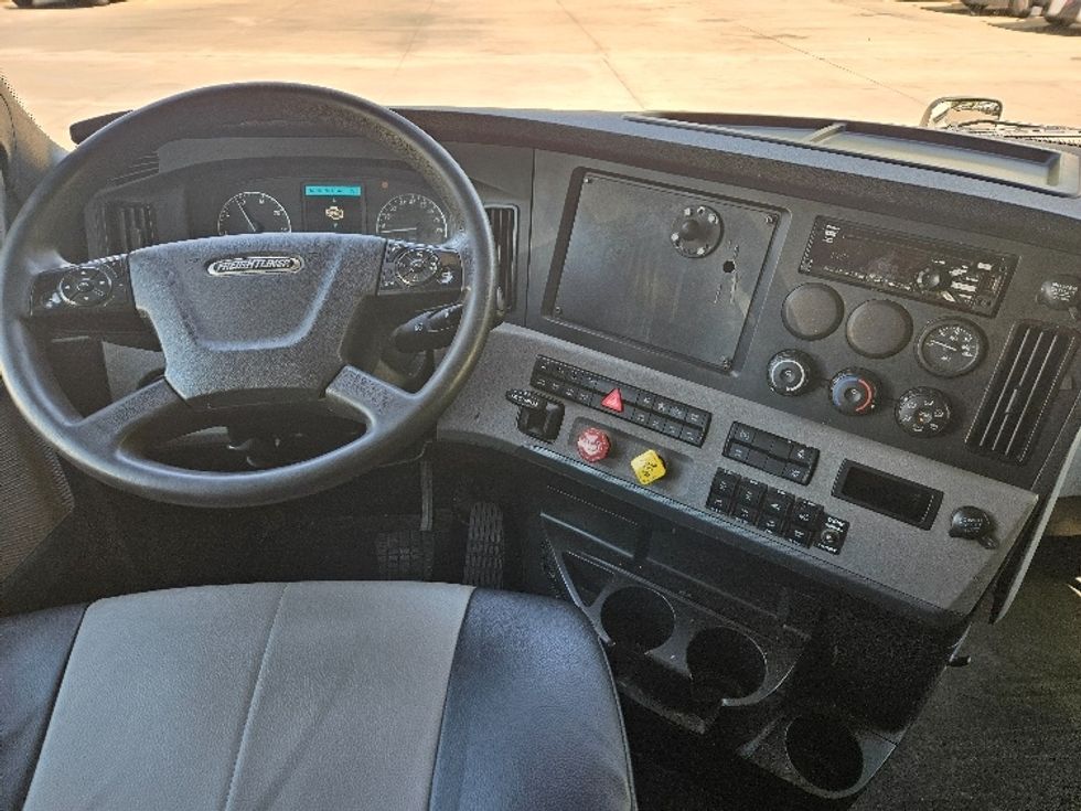 Sleeper Tractor-Heavy Duty Tractors-Freightliner-2020-T12664ST-Moberly-MO-713,341\n\t\tmiles-$ 46,000 - Image 11