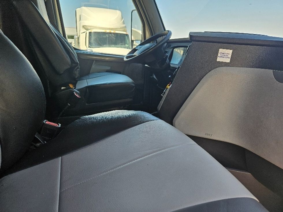 Sleeper Tractor-Heavy Duty Tractors-Freightliner-2020-T12664ST-Moberly-MO-713,341\n\t\tmiles-$ 46,000 - Image 15