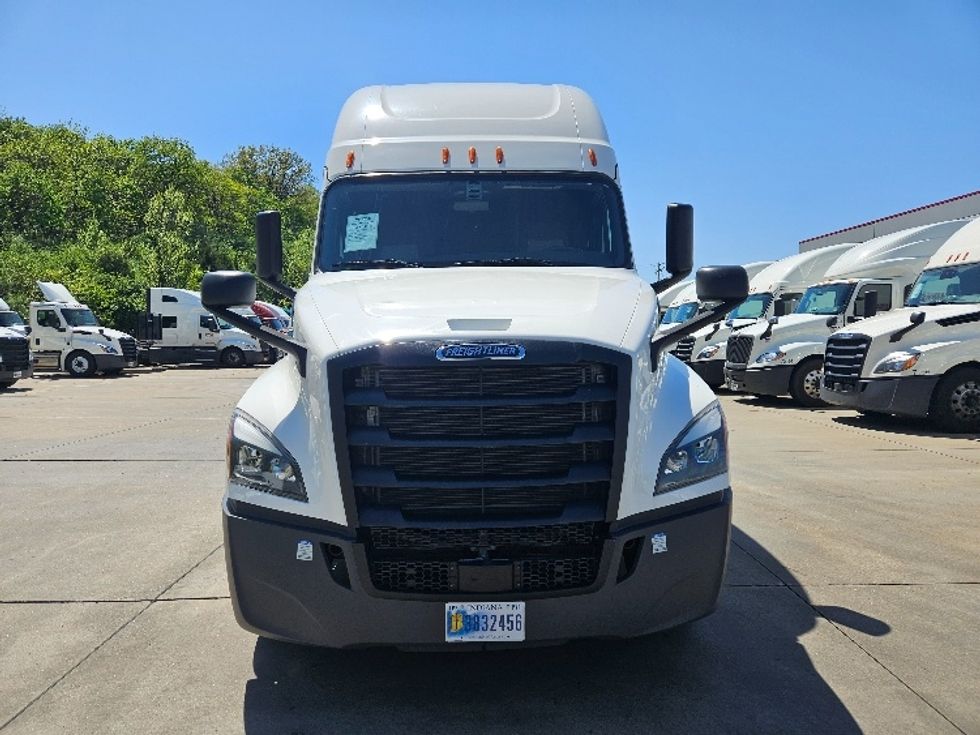 Sleeper Tractor-Heavy Duty Tractors-Freightliner-2020-T12664ST-Moberly-MO-713,341\n\t\tmiles-$ 46,000 - Image 2