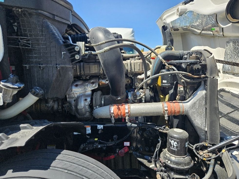 Sleeper Tractor-Heavy Duty Tractors-Freightliner-2020-T12664ST-Moberly-MO-713,341\n\t\tmiles-$ 46,000 - Image 20