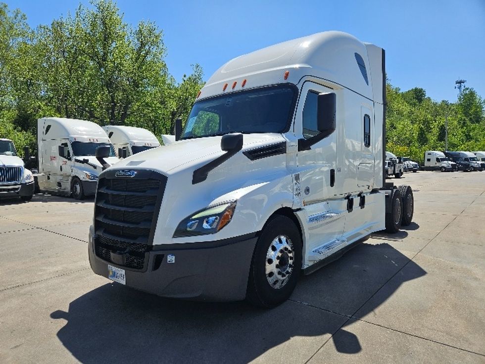 Sleeper Tractor-Heavy Duty Tractors-Freightliner-2020-T12664ST-Moberly-MO-713,341\n\t\tmiles-$ 46,000 - Image 3